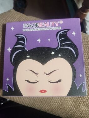 FAVORBEAUTY 9-Color Eyeshadow Palette